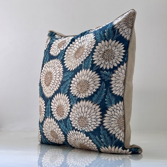 Botany Blue High End Designer Fabric 22 x 22 - Picture 4 of 5